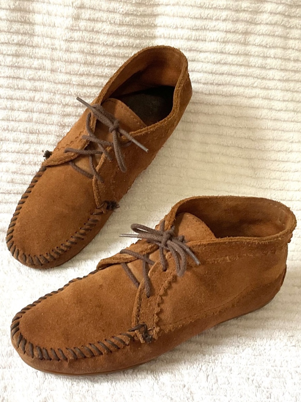 Minnetonka Brown Suede Lace-Up Ankle Booties Size 8